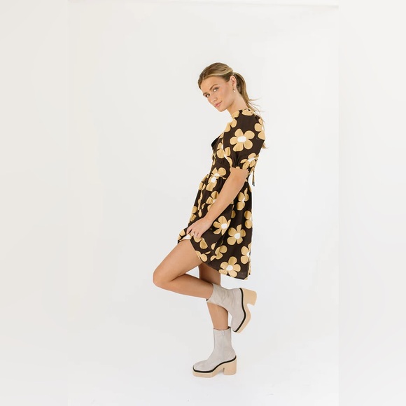 Jacquie The Label TAKE MY HAND FLORAL MINI DRESS Size Small NWT - Picture 8 of 10